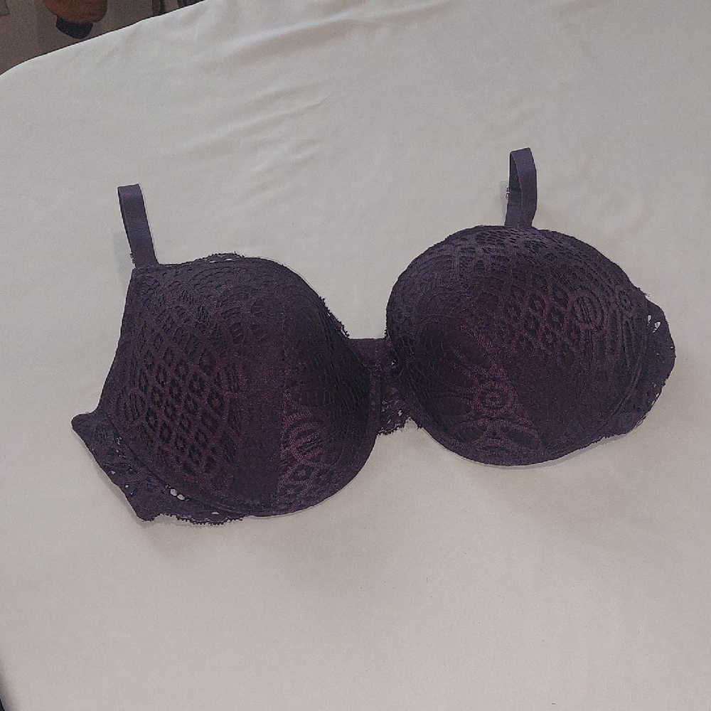 Danskin Deep Purple Lace Underwire  Bra. 40 D